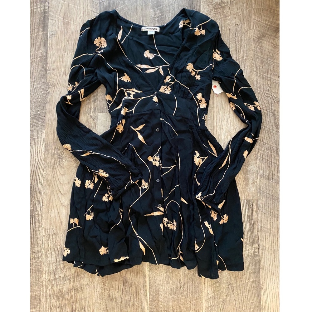 Long sleeved flowered print short dress